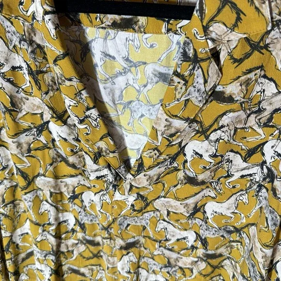 Karen Kane Horse Print Top Sz M Gold‎ V-Neck All Over Graphic Equestrian Western - Picture 4 of 12